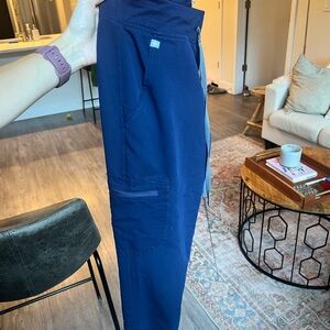 Zamora jogger scrub bottoms - size SMALL, Figs